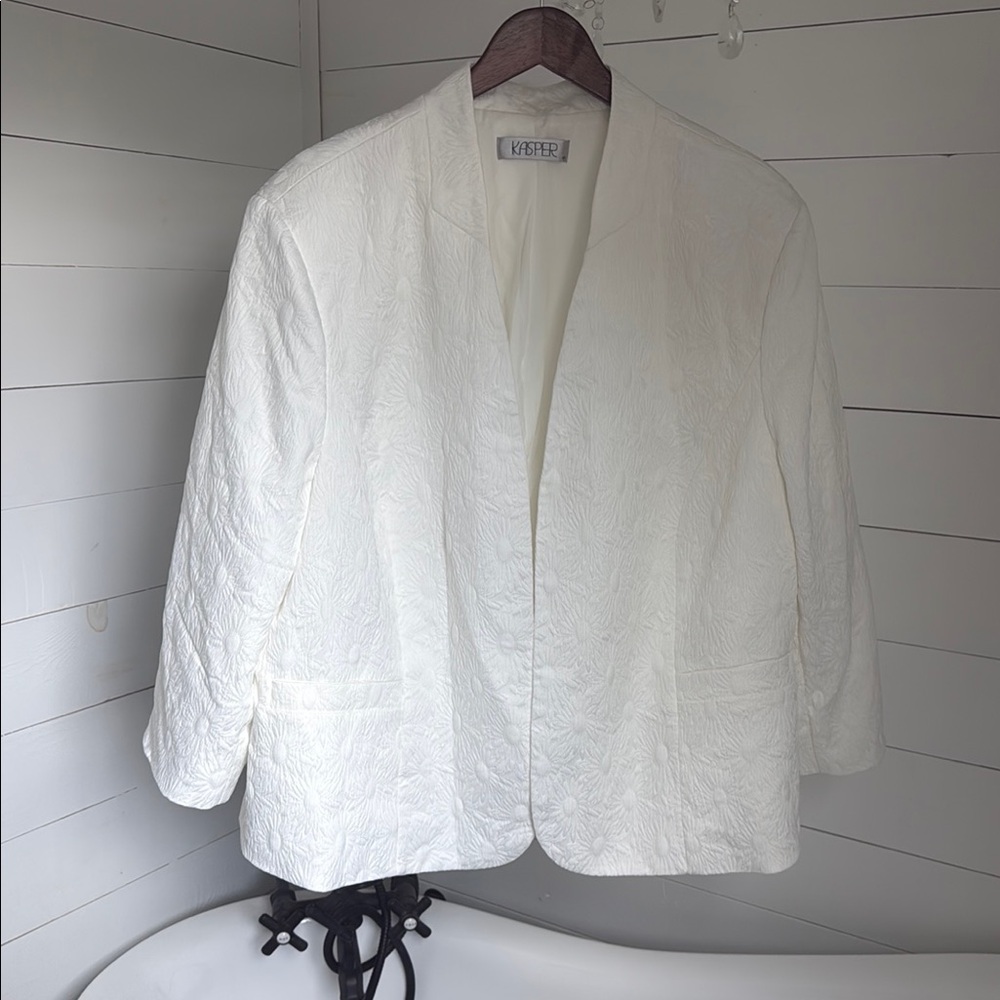 Kasper White Blazer Quilted Floral Open Front